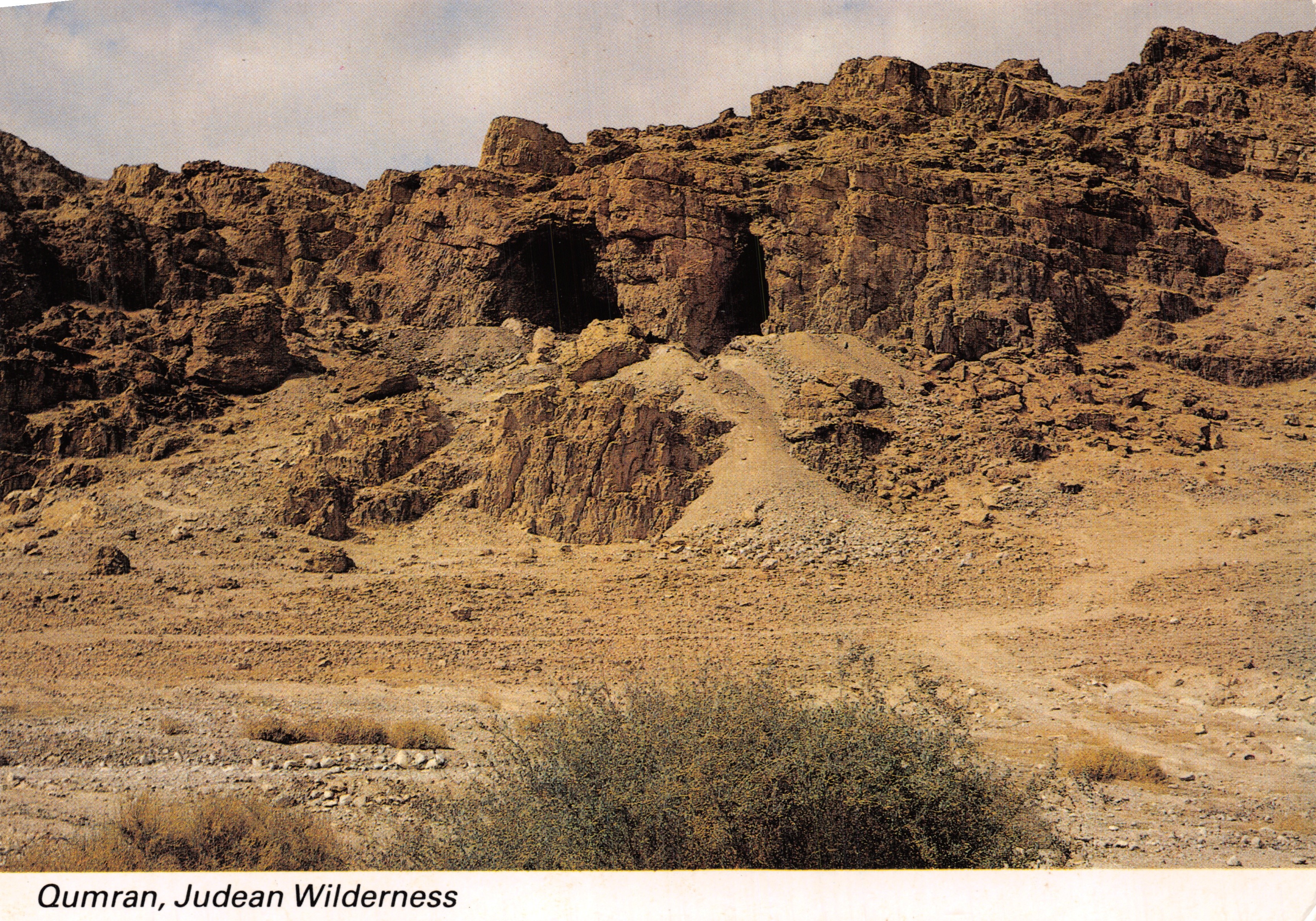 Qumran, Judean Wilderness — vue des falaises et grottes — éditeur PALMOROT LTD. N° 2729