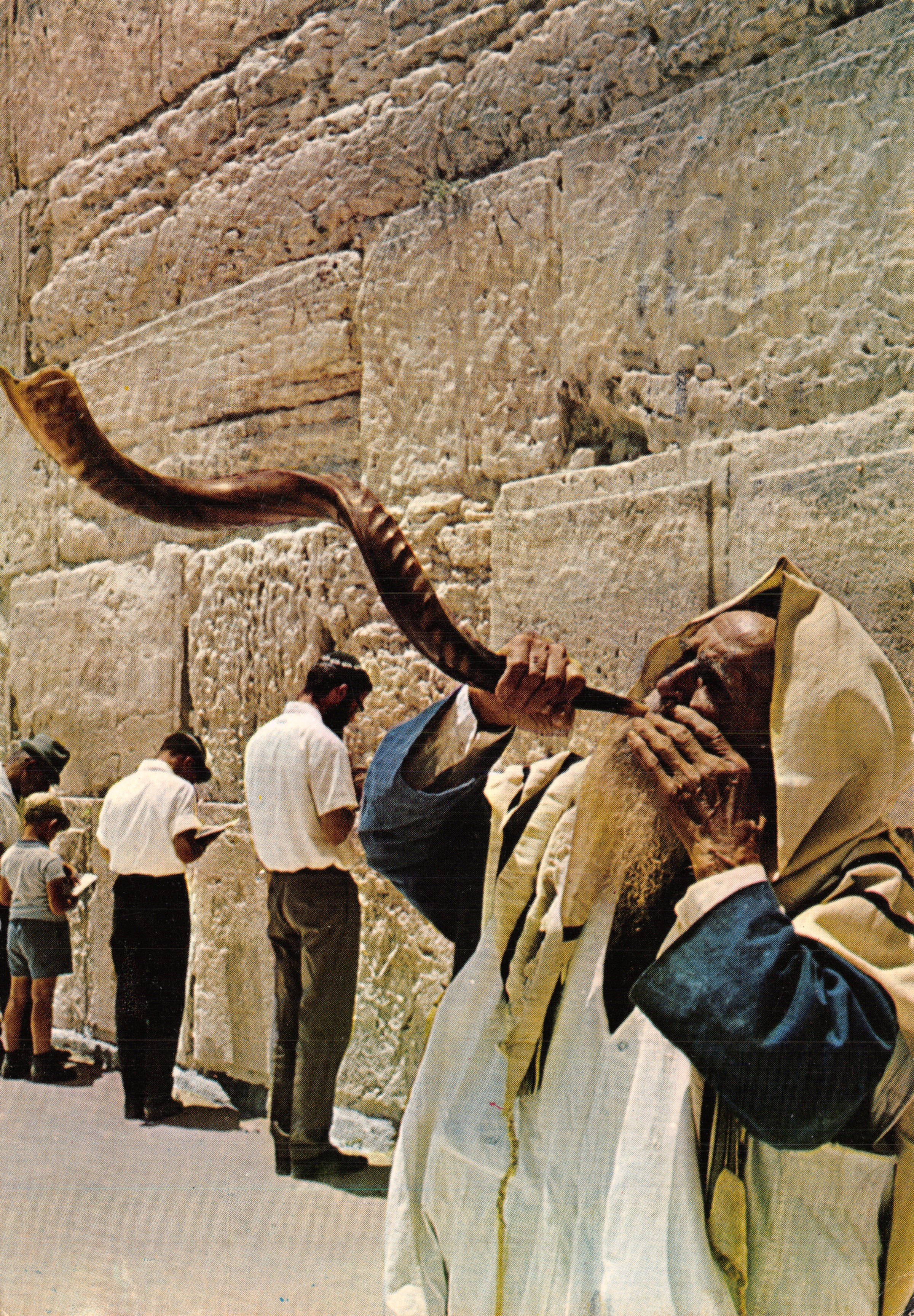 Blowing the Shofar by the Wailing Wall — Made in Israel, n° 8747