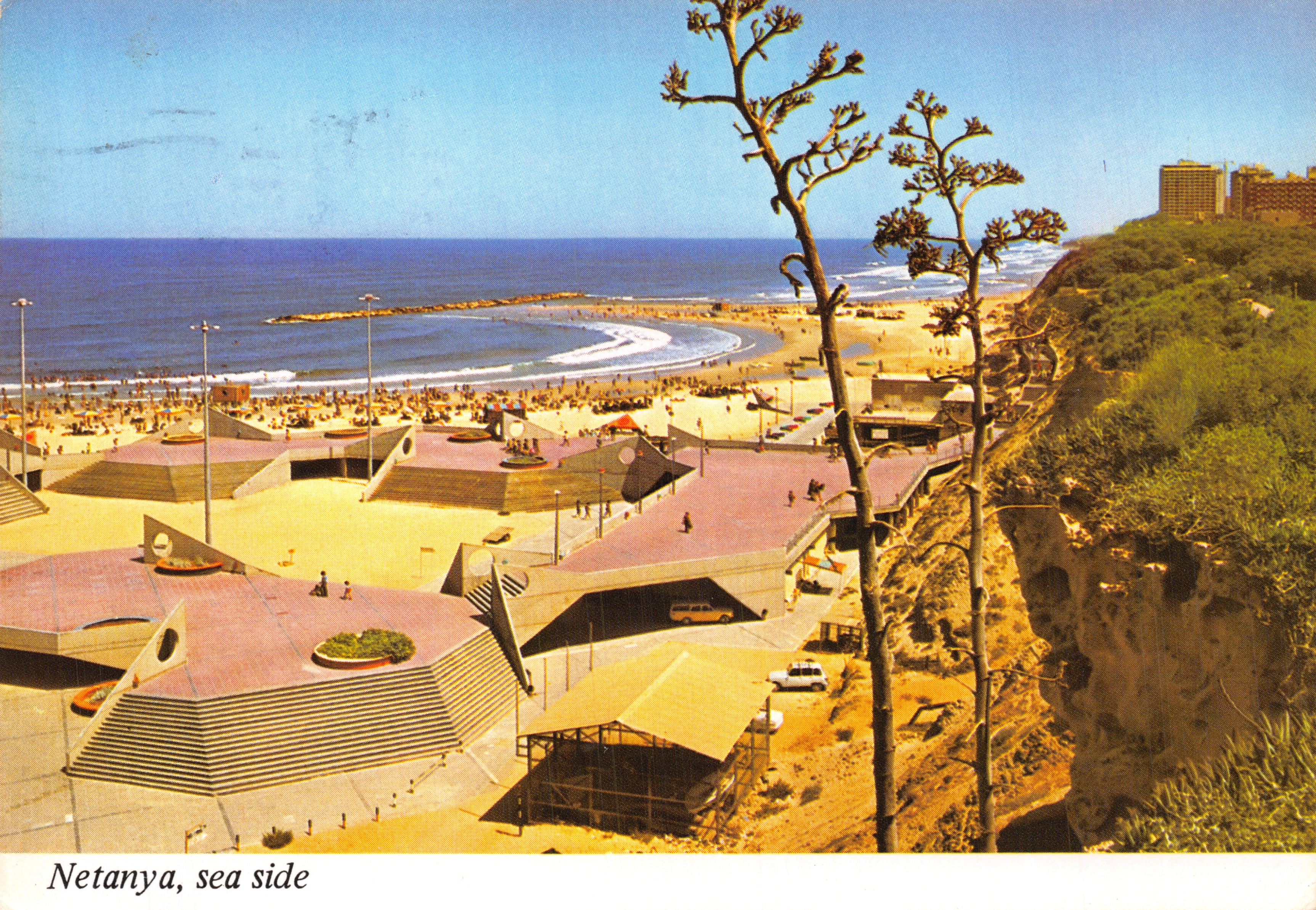 Netanya, sea side — plage et bâtiments modernes — éditeur PAIPHOT
