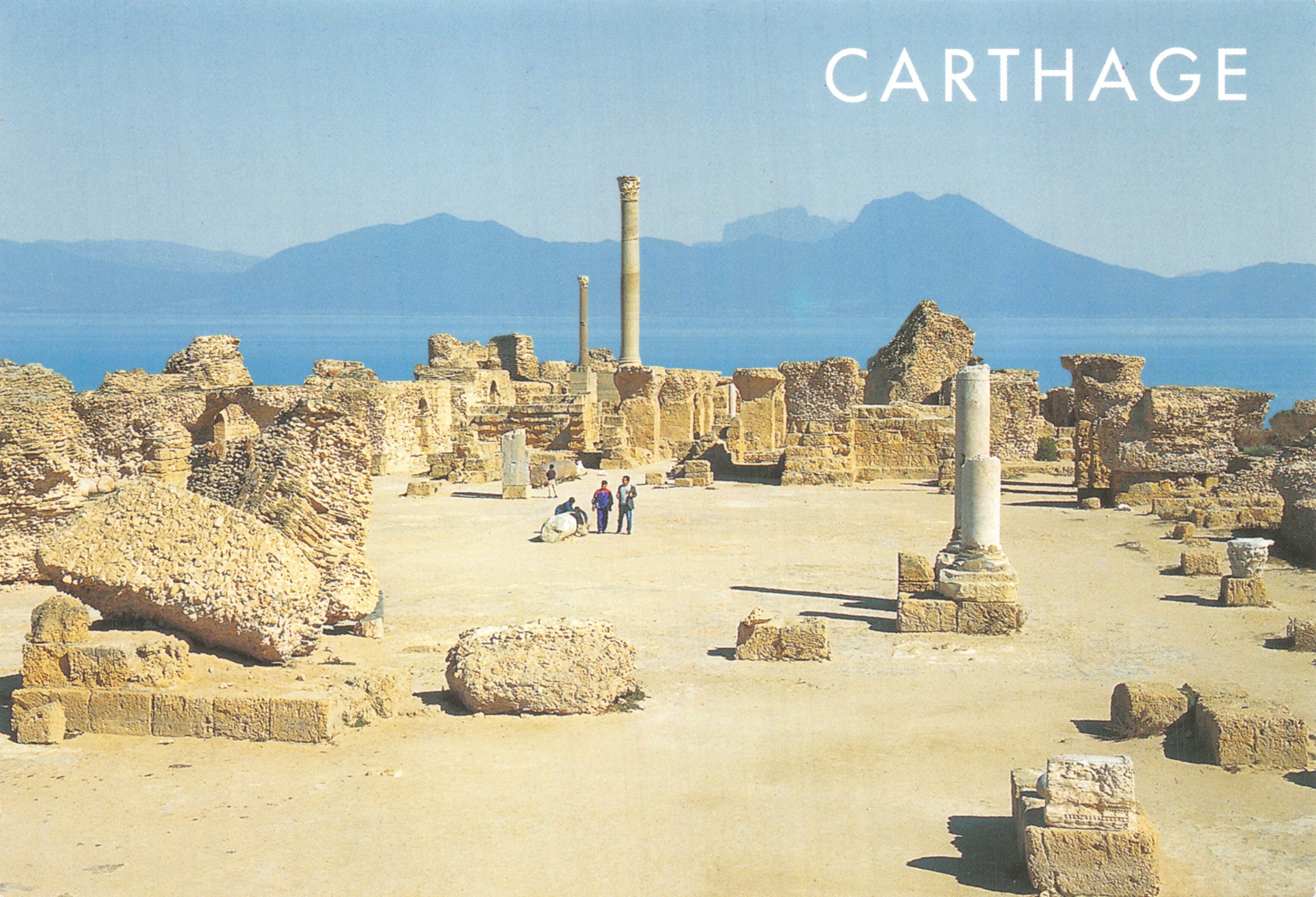 Carthage — ruines antiques avec colonnes et vue sur la mer — ÉDITIONS COLORAMA