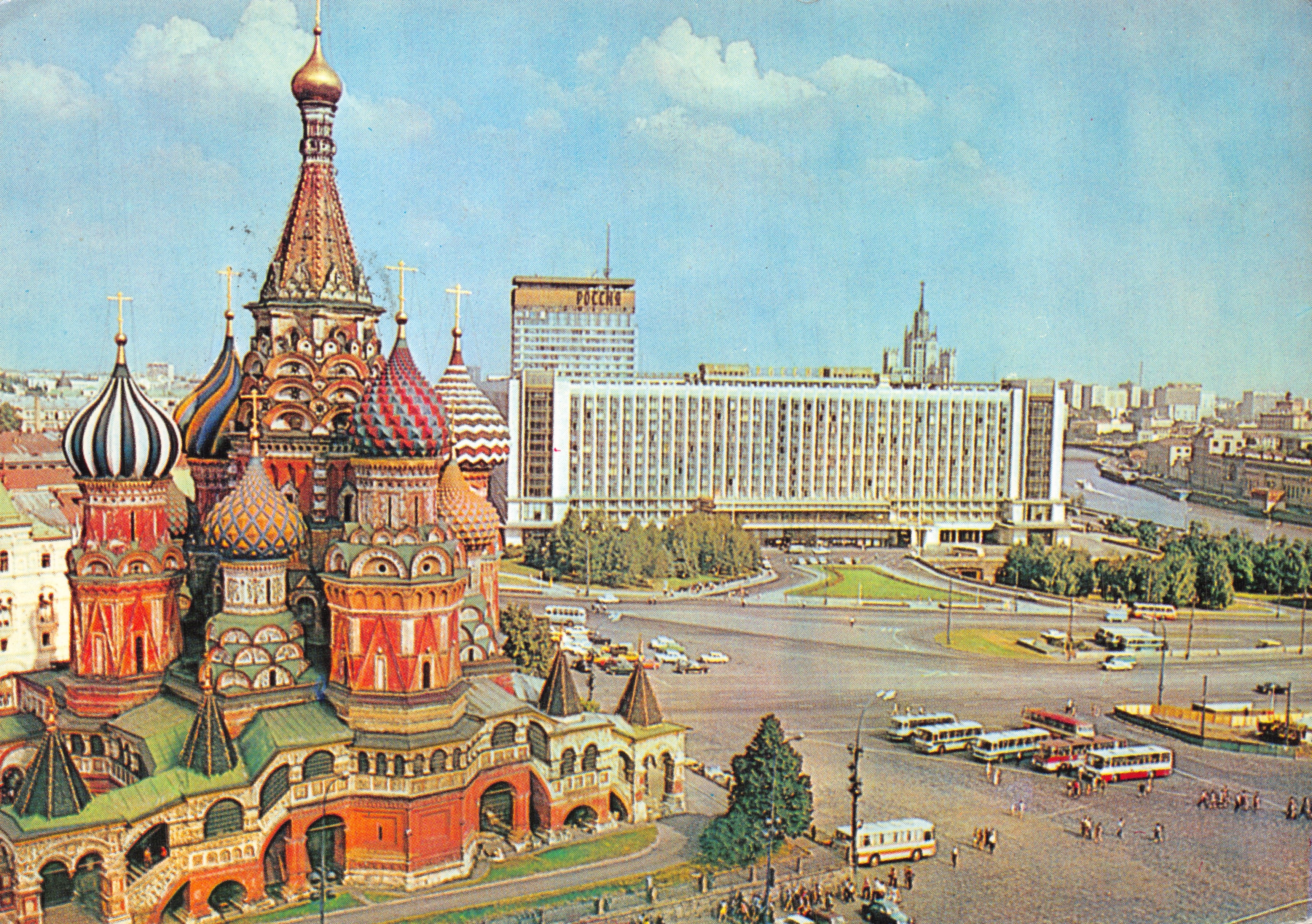 Moscou — Cathédrale de Saint-Basile et hôtel Rossiya — Photo T. Gutiña