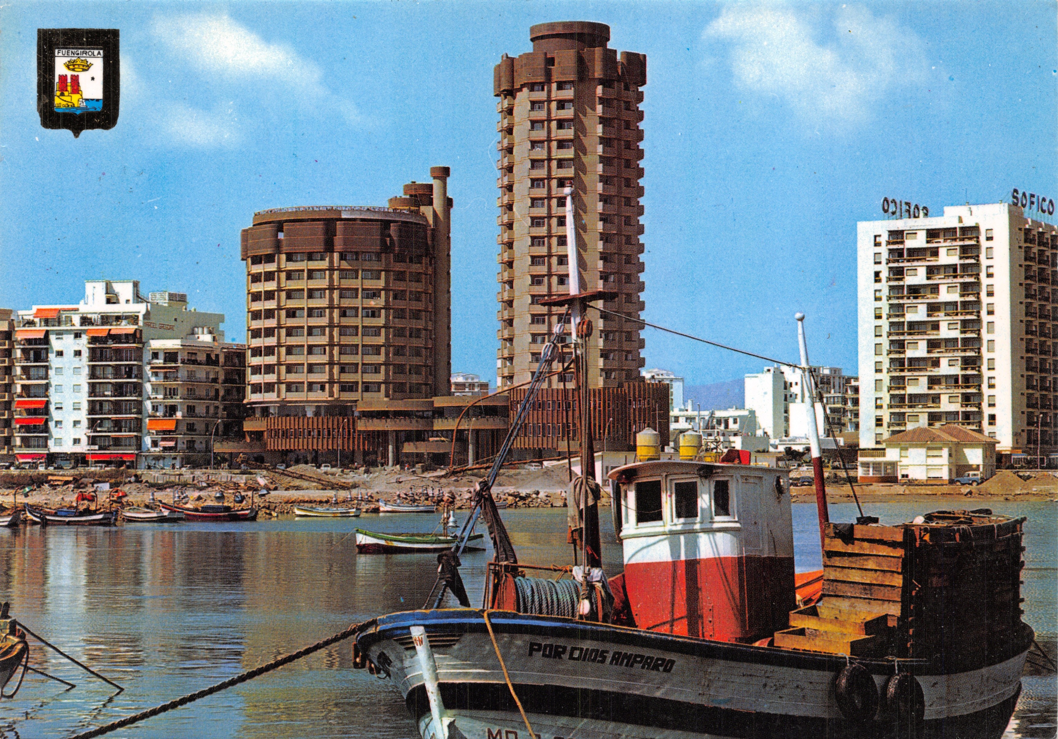 Fuengirola — vue partielle du port avec le bâtiment 'El Puerto' — FISA I.G. Palaudarias, 26, Barcelone