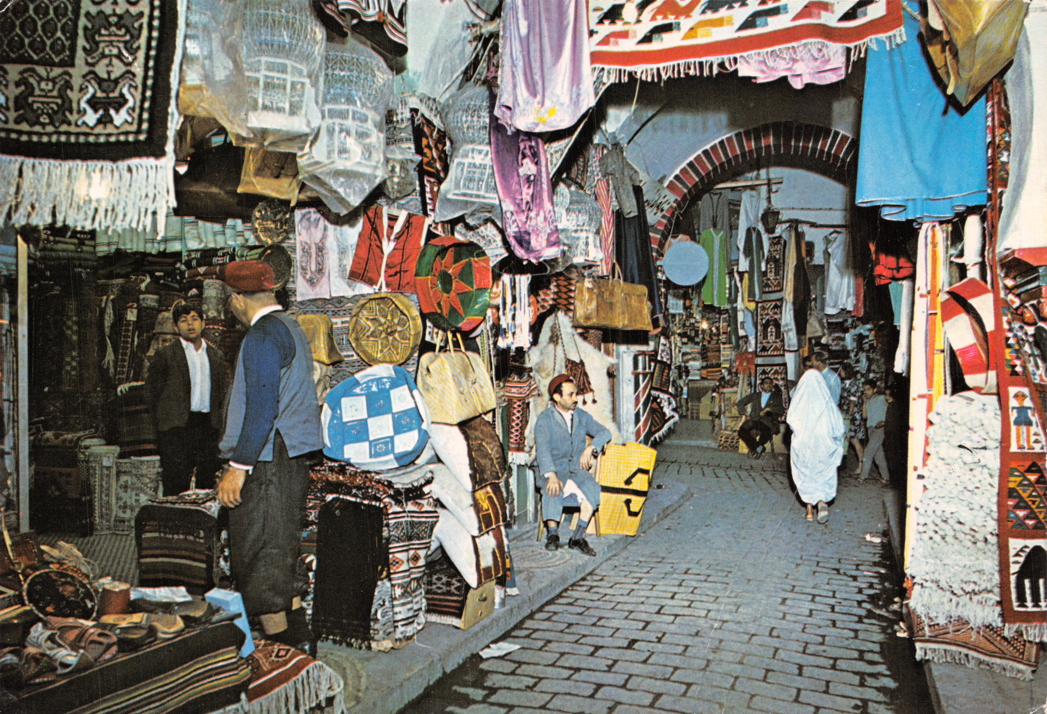 Tunis — Souk des étoffes — éditeur KAPHA - 2 rue de Marseille - TUNIS