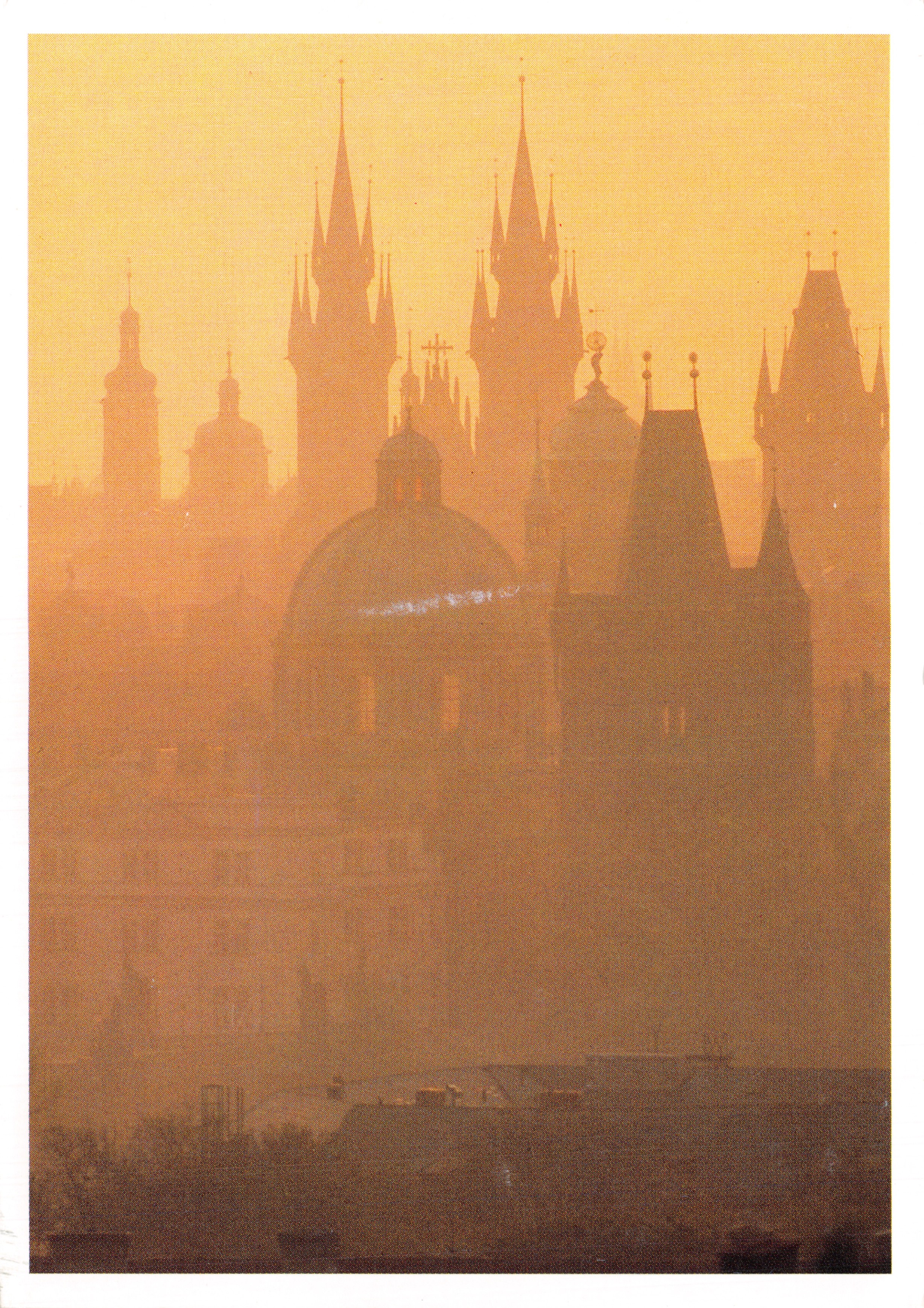 Vue de Prague — silhouettes des édifices dans la brume dorée — Photo Jirí Šourek, Tisk EXPRINT Červený Kostelec