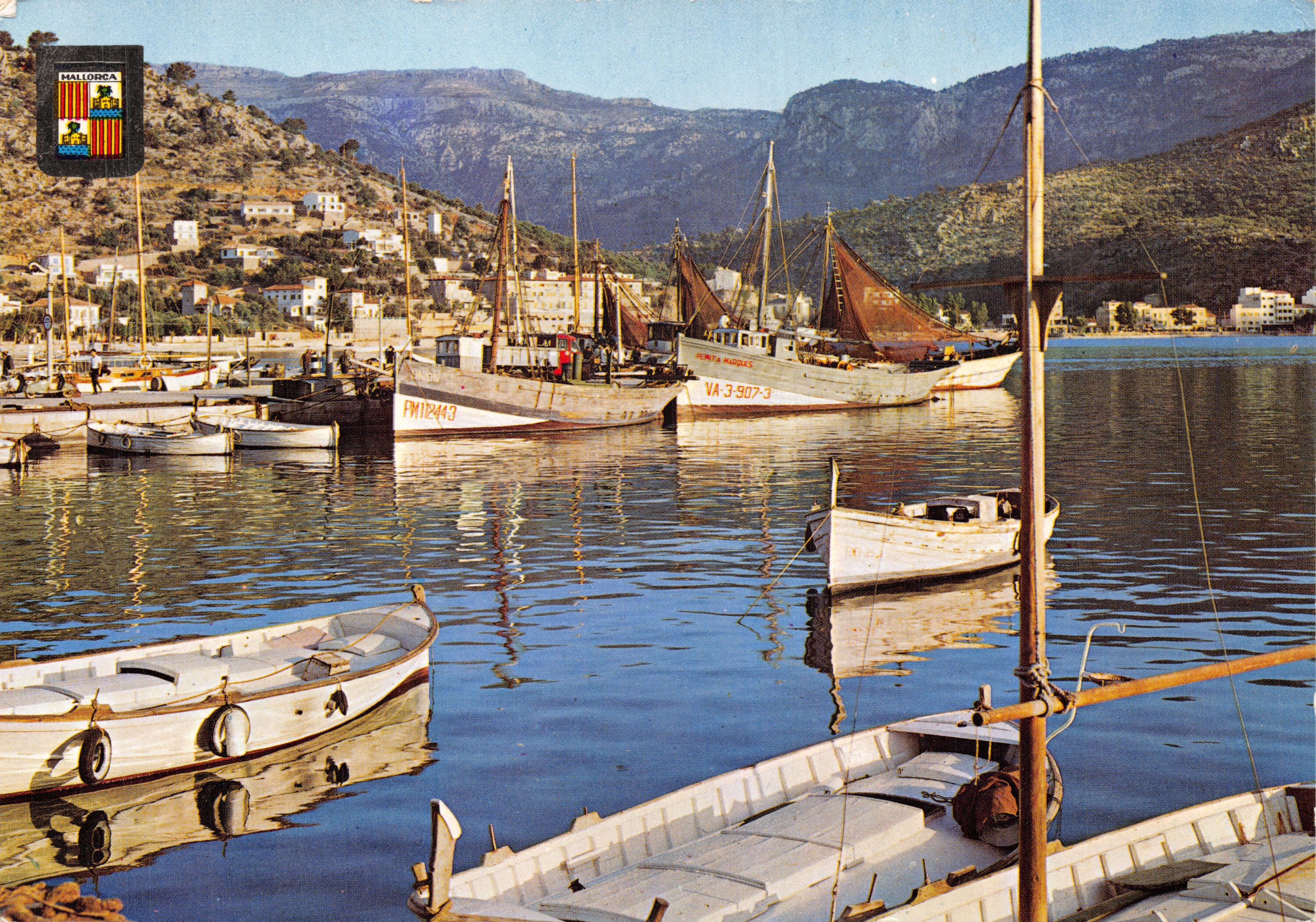 Port de Mallorca — vue des bateaux de pêche et du village en arrière-plan — éditeur A. SUBIRATS CASANOVAS
