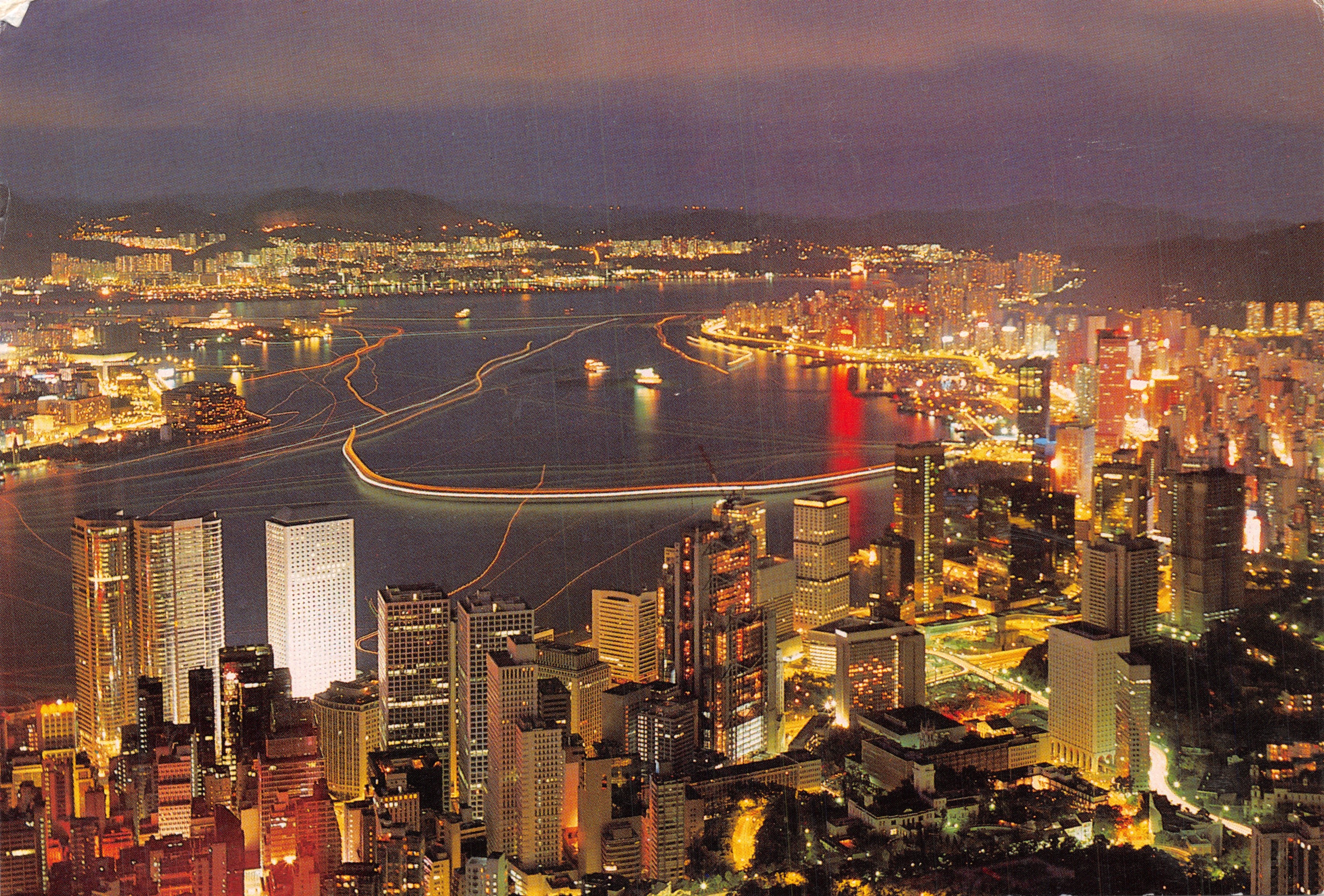 Hong Kong — vue nocturne du port et des gratte-ciels — éditeur National co, N°818V