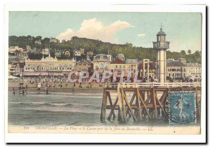 Trouville CPA La plage et le casino pris de la jetee de Deauville