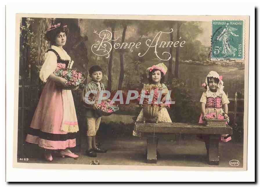 Famille en tenue de fête — Bonne Année — Circa 4169