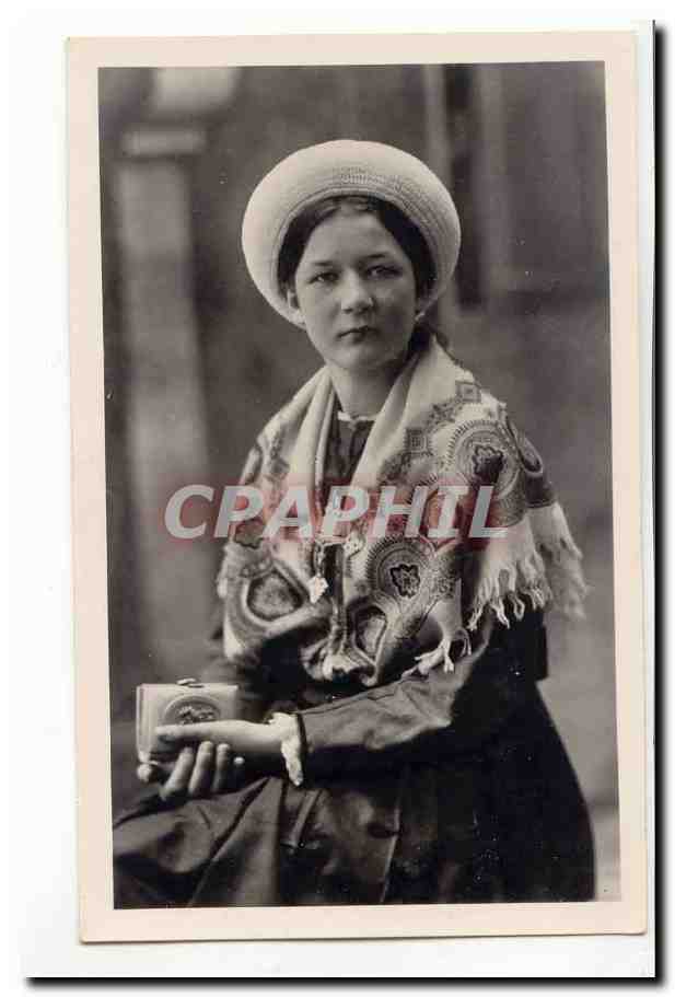 CPM Costume de Megeve Une jeune paysanne (folklore)