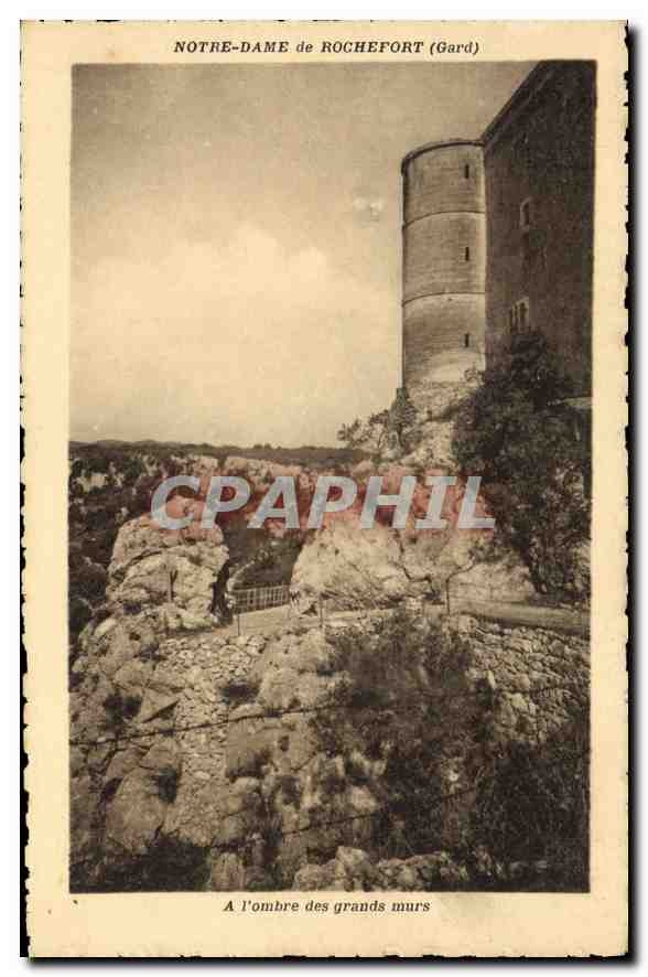 CPA Notre Dame de Rochefort Gard A L'Ombre des grands murs 