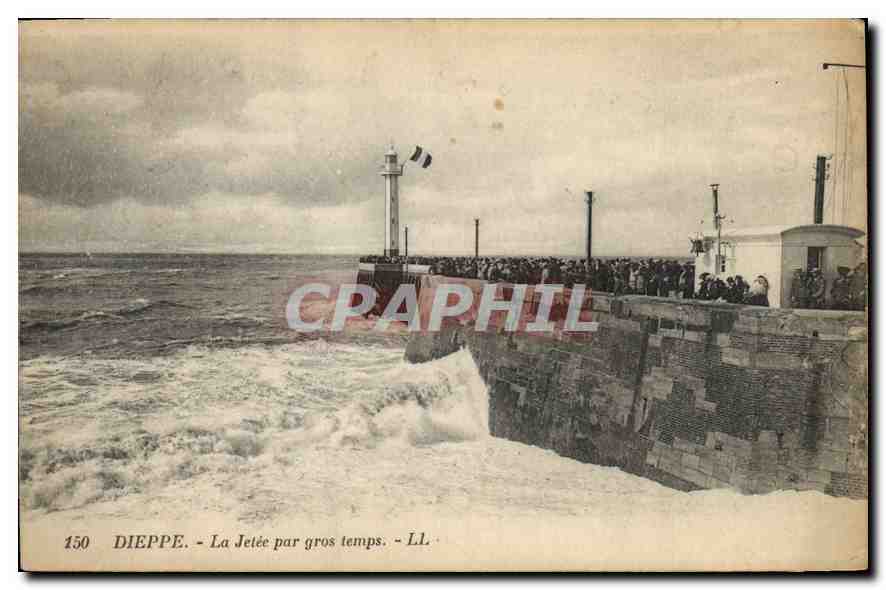CPA Dieppe la Jetee par gros temps 