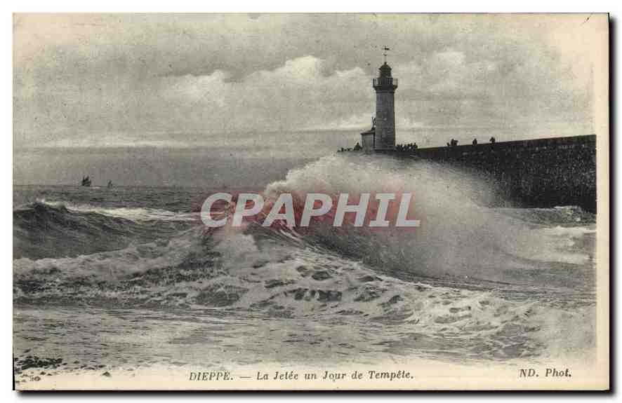 CPA Dieppe La Jetee en Jour de Tempete 