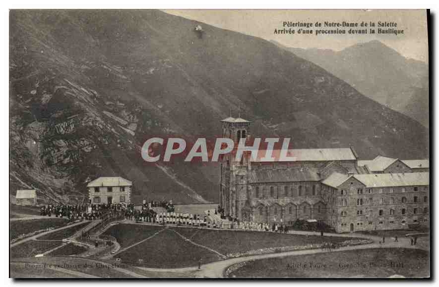 Pèlerinage de Notre-Dame de la Salette — Arrivée d'une procession devant la Basilique — Abbaye d'Andorre, Haute-Savoie