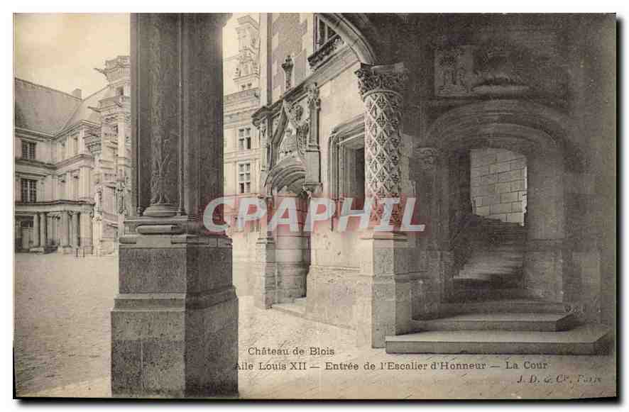 CPA Chateau de Blois Aile Louis Entree de l'Escalier d'Honneur La Cour 