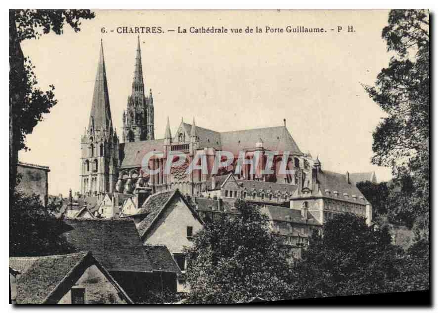 CPA Chartres La Vathedrale vue de la Porte Guillaume 