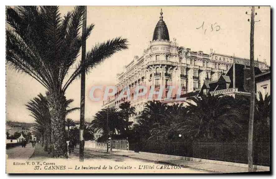 Cannes - Le boulevard de la Croisette - L'Hôtel Carlton