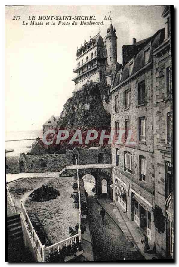 CPA Le Mont Saint Michel Le Musee et la Porte du Boulevard 