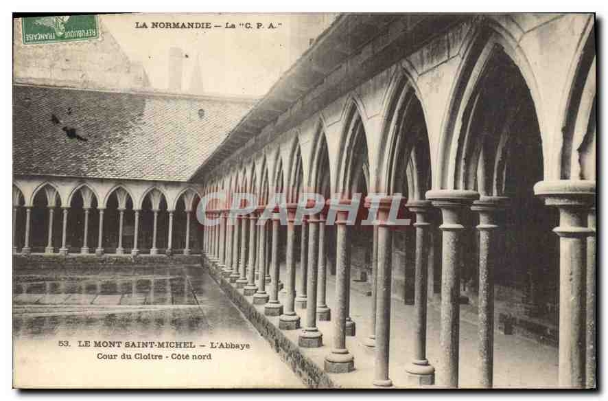 CPA La Normandie Le Mont Saint Michel l'Abbaye Cour du Cloitre Cote nord 