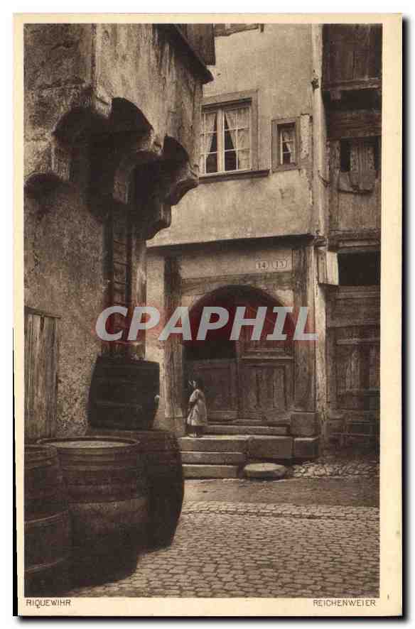 Riquewihr — rue étroite avec tonneaux et porte d'entrée — ReicheneWeier, série 441