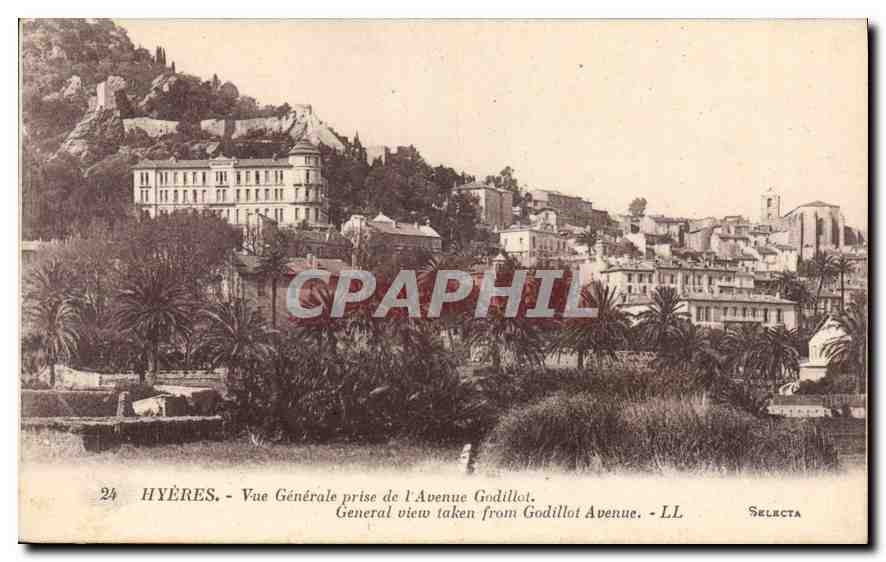 CPA Hyeres Vue Generale prise de l'Avenue Godillot 