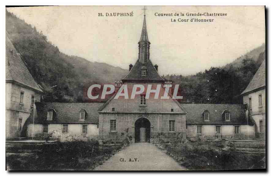 Couvent de la Grande-Chaîtreuse — La Cour d'Honneur — Cl. A.V. — 35. DAUPHINÉ