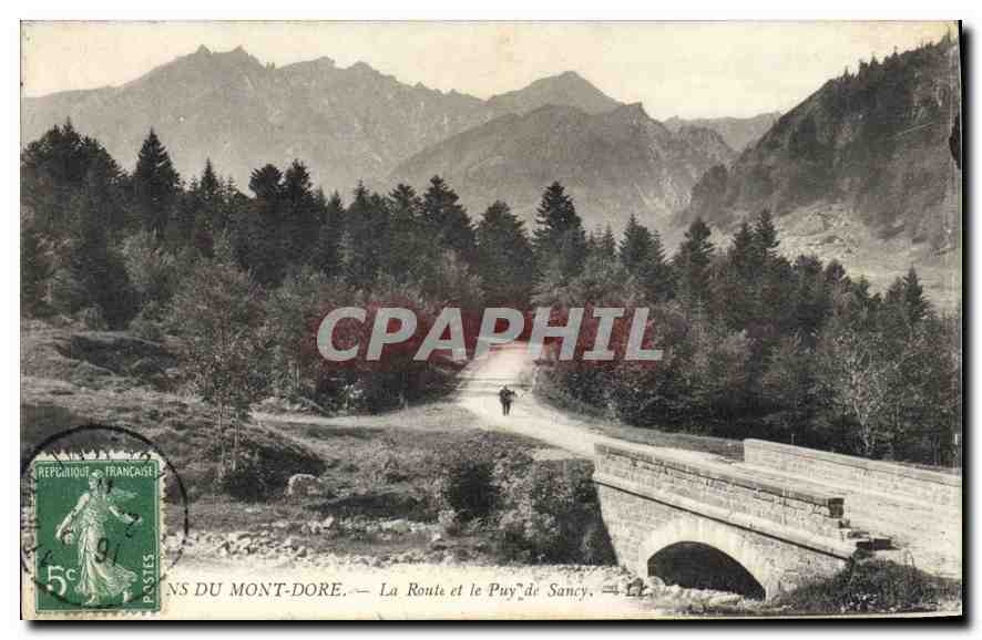 CPA Mont Dore La Route et le Puy de Sancy 