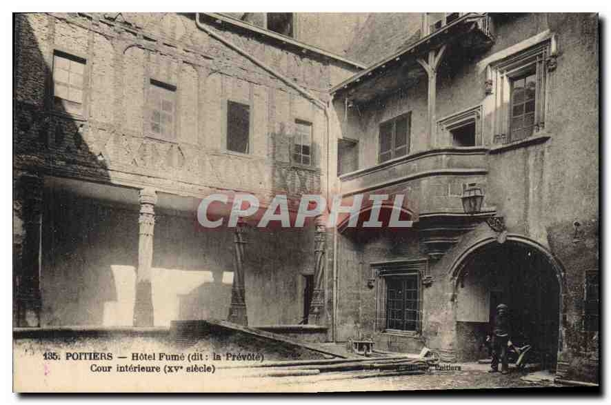 CPA Poitiers Hotel Fume Cour interieure 