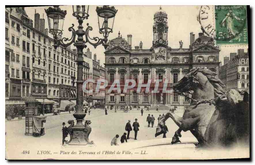 CPA Paris Place des Terreaux et l'Hotel de Ville 