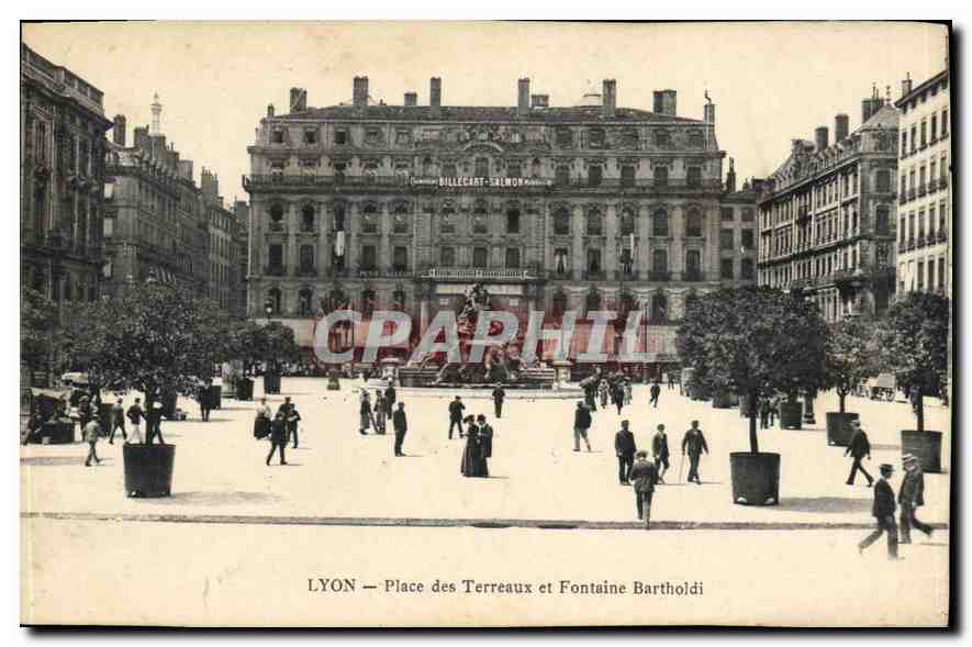 LYON — Place des Terreaux et Fontaine Bartholdi — Billecart-Salmon