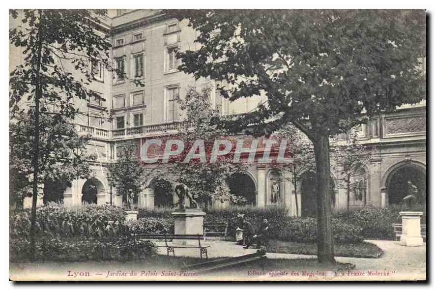 CPA Lyon Jardins du Palais Saint Pierre 