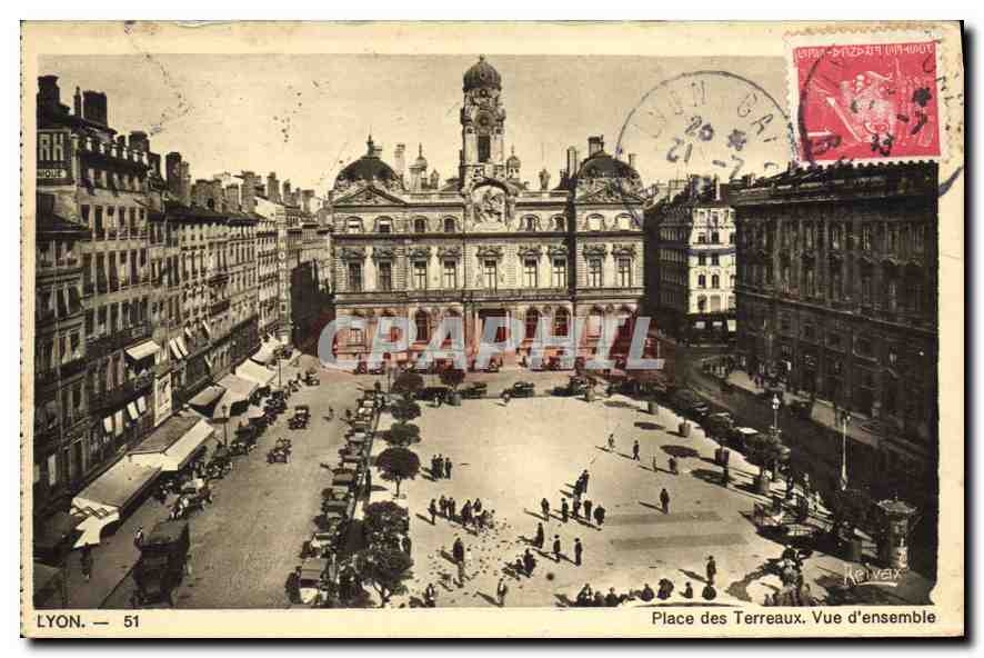 CPA Lyon Place des Terreaux Vue d'ensemble 