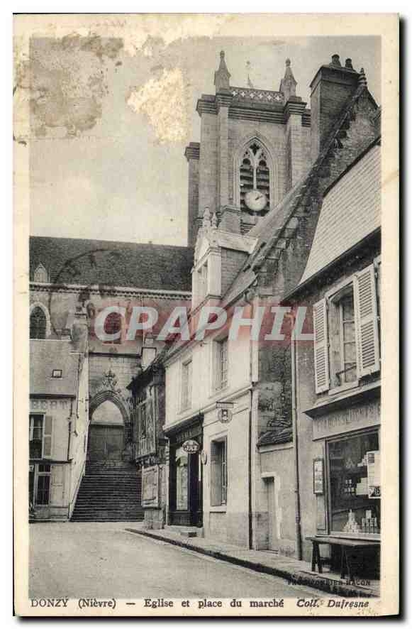 CPA Donzy (Nievre) Eglise et Place du marche