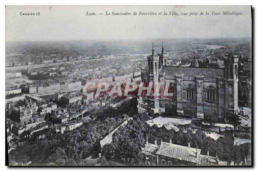 CPA Lyon Sanctuaire de Fourviere et la Ville vue prise de la Tour Metallique