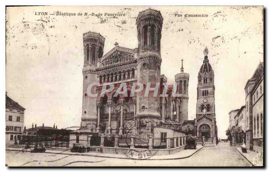 CPA Lyon Basilique de N D de Fourviere Vue d'ensemble