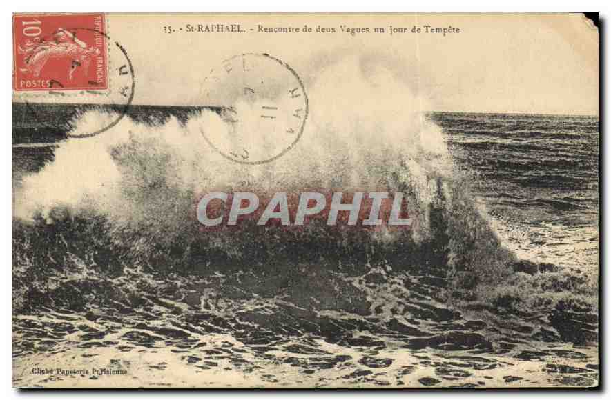 CPA St Raphael Rencontre de deux Vagues un jour de Tempete 