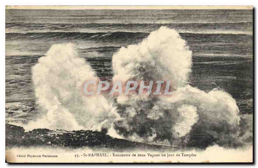 CPA Saint Raphael Rencontre de deux Vagues un jour de Tempete 