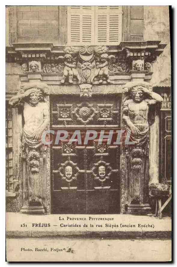 Fréjus — Cariatides de la rue Siéyès (ancien Evêché) — Photo. Bacchi, Fréjus