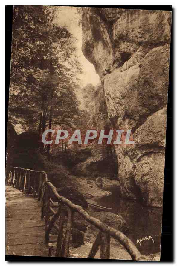 CPA Vic sur Cere Cantal le pas de la Cere 
