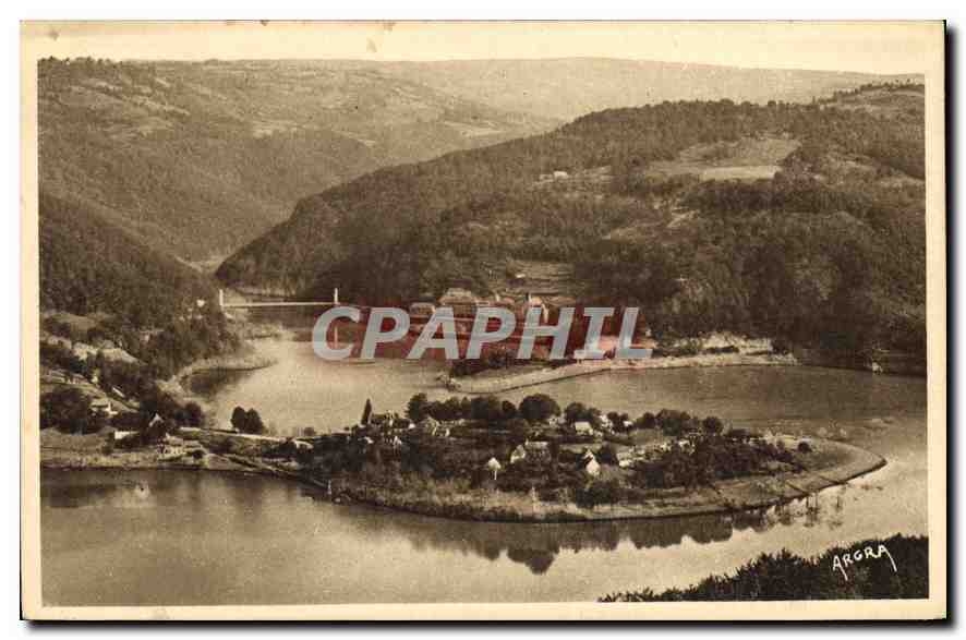 CPA Valles de la Truyers Cantal Lac de Sarrans la presqu'ile de Laussac au fond l'hospice de la Deve