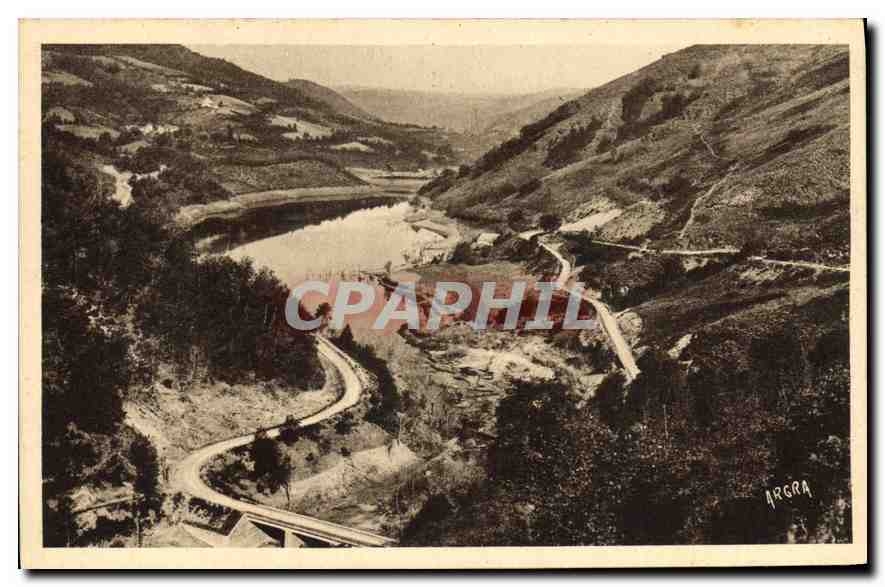 CPA Vallee de la Truyere Cantal Extremite amont du Lac forme par le barrage de Sarrans route de Chau