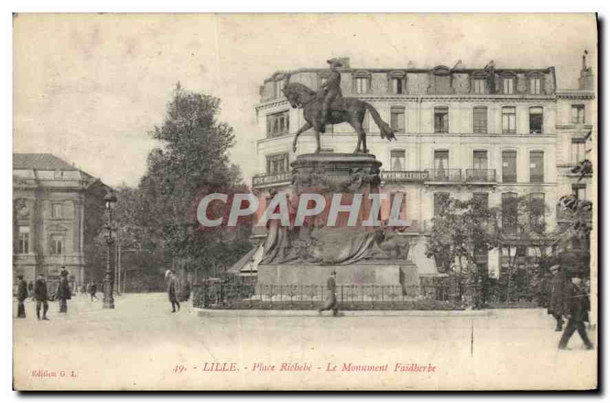 CPA Lille Place Richebe le monument Faidberbe 