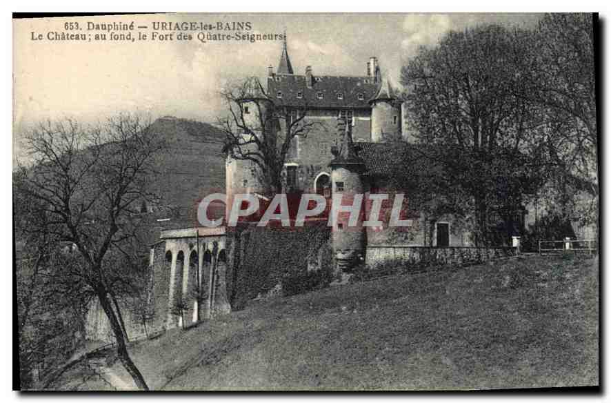 CPA Dauphine Uriage les Bains Le Chateau au fond le Fort ds Quatre Seigneurs 