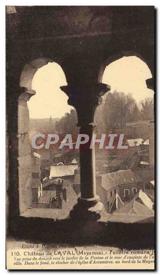 CPA Chateau de Laval Mayenne Fenetre romaine jumelee Vue prise du donjon vers le jardin de la Penine