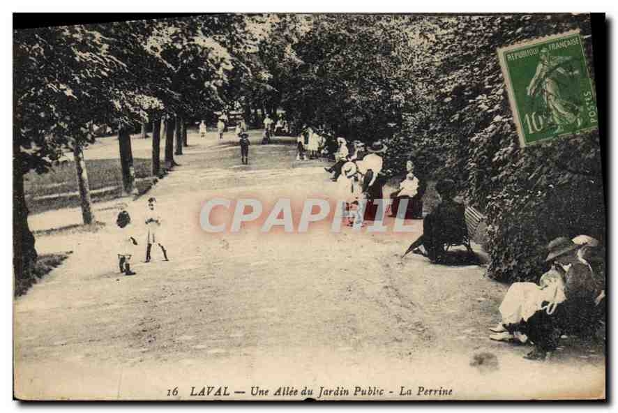 CPA Laval Une Allee du Jardin Public la Perrine 