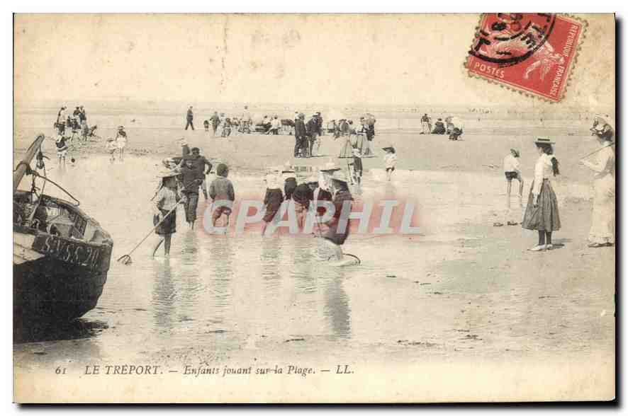 Le Tréport — Enfants jouant sur la Plage — LL.