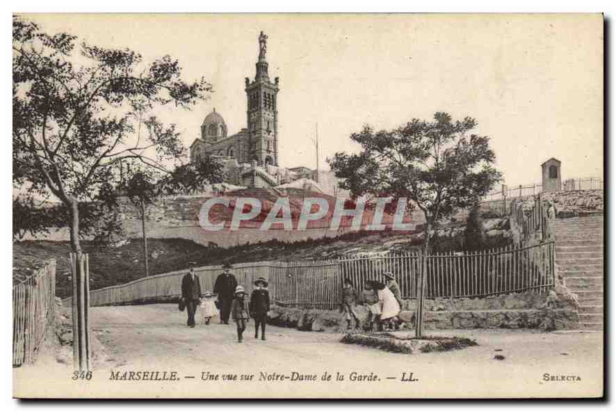CPA Marseille une vue sur Notre Dame de la garde 
