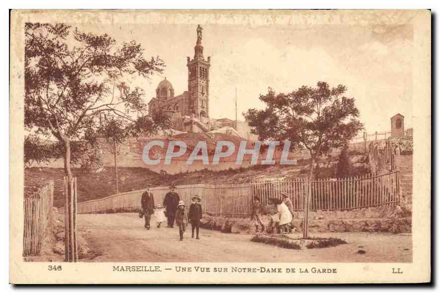 CPA Marseille une Vue sur Notre Dame de la Garde 