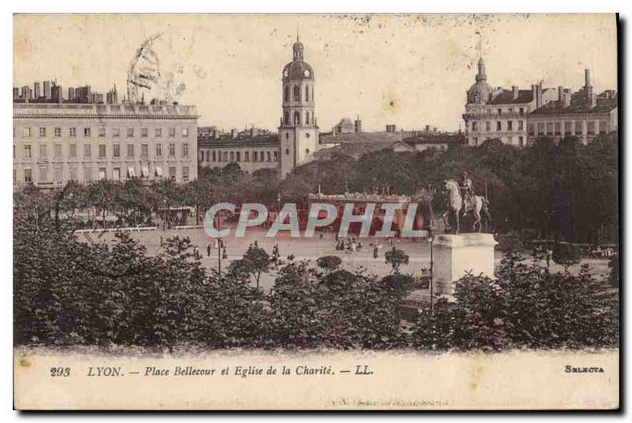 CPA Lyon place Bellecour et eglise de la Charite 