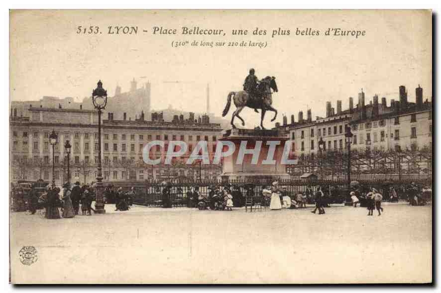 CPA Lyon place Bellecour une des plus belles d'Europe 