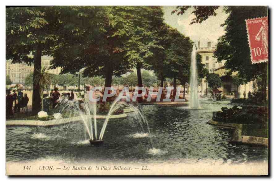CPA Lyon les Bassins de la place Bellecour 